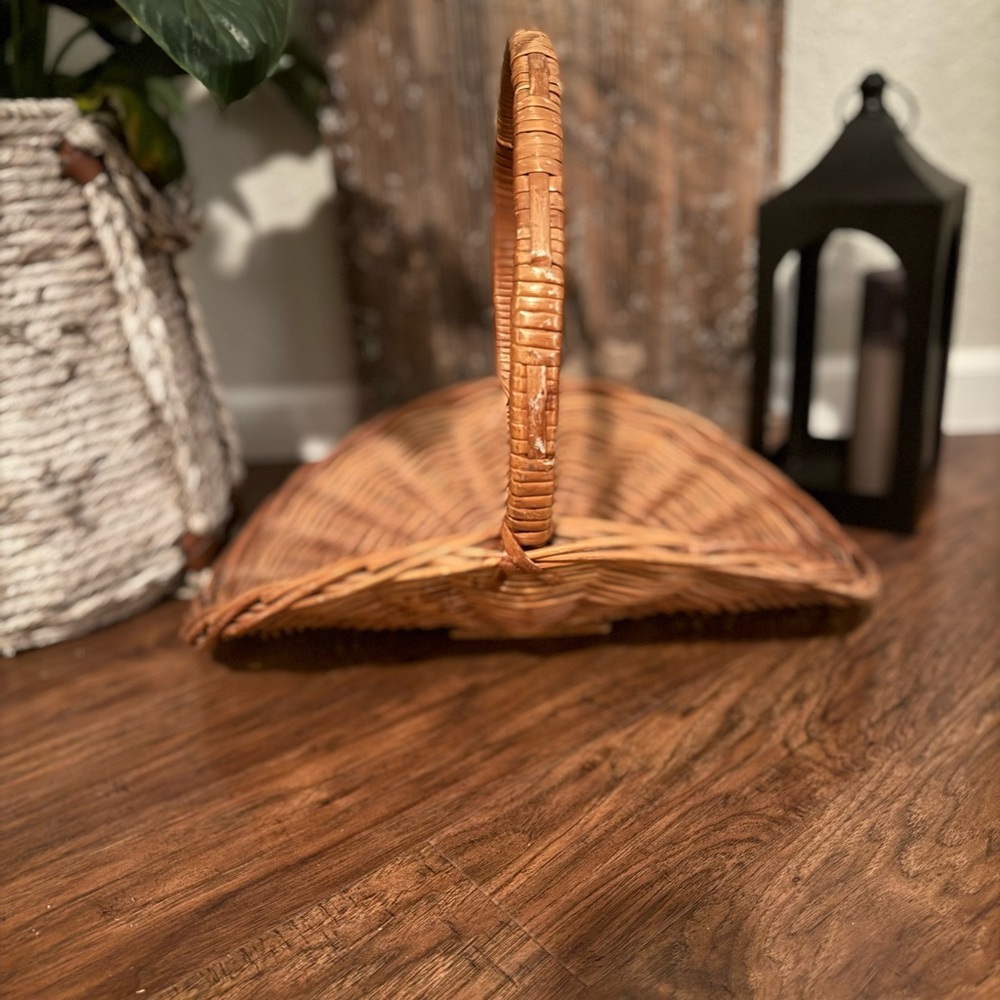 Large Vintage Wicker Gathering Basket With Handle Brown Farmhouse Décor Indoor
